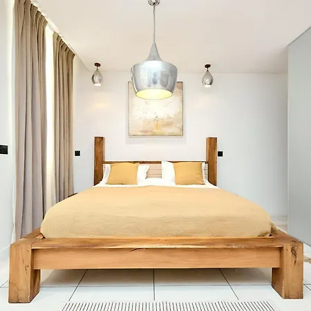 Apartment Alma *